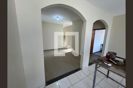 Sala de casa para alugar com 3 quartos, 110m² em Carajás, Uberlândia