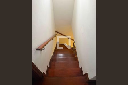 Escada de casa para alugar com 3 quartos, 150m² em Cidade São Francisco, São Paulo