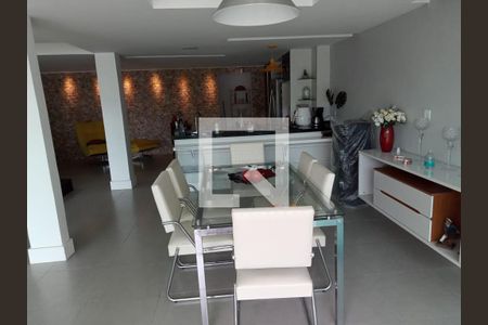 Sala de casa à venda com 3 quartos, 235m² em Piratininga, Niterói