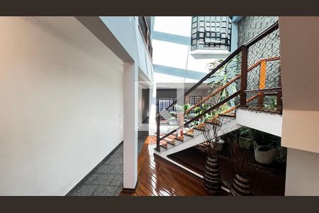 Sala - Sala de Estar - Escada de casa para alugar com 3 quartos, 356m² em Vila Eldizia, Santo André