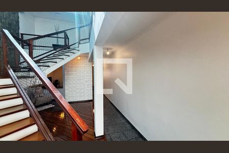 Sala - Sala de Estar - Escada de casa para alugar com 3 quartos, 356m² em Vila Eldizia, Santo André