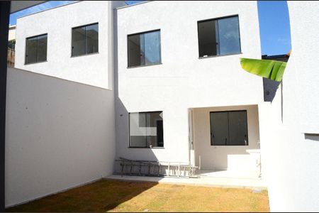 Quintal de casa à venda com 3 quartos, 233m² em Santa Ines, Belo Horizonte