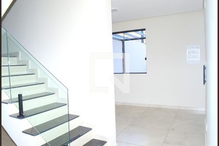 Escada de casa à venda com 3 quartos, 233m² em Santa Ines, Belo Horizonte