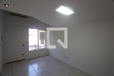 Sala de casa de condomínio para alugar com 2 quartos, 89m² em Rio Branco, Canoas