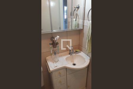 Banheiro de casa para alugar com 2 quartos, 111m² em Parque Fernanda, São Paulo