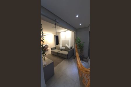 Sala de casa para alugar com 2 quartos, 73m² em Empresarial 18 do Forte, Barueri