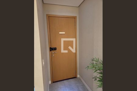 Sala de casa para alugar com 2 quartos, 73m² em Empresarial 18 do Forte, Barueri