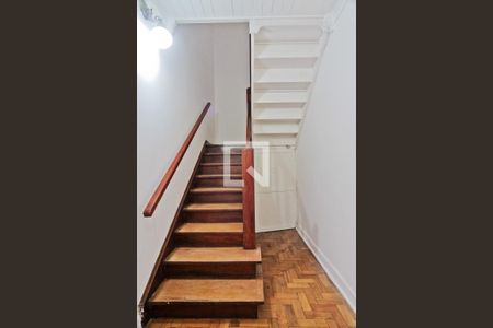 Escada de casa de condomínio para alugar com 3 quartos, 103m² em Santana, São Paulo