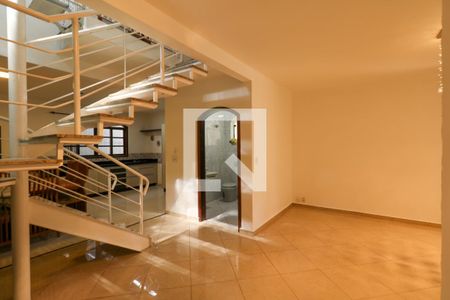 Sala de casa para alugar com 5 quartos, 227m² em Osvaldo Cruz, São Caetano do Sul