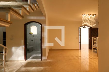 Sala de casa para alugar com 5 quartos, 227m² em Osvaldo Cruz, São Caetano do Sul