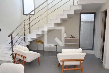 Poltronas e escada de casa de condomínio à venda com 3 quartos, 238m² em Gramadão, Jundiaí