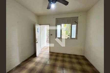 Sala 1 de casa para alugar com 2 quartos, 72m² em Praça Seca, Rio de Janeiro