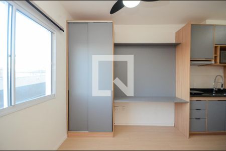 Sala / Quarto de kitnet/studio à venda com 1 quarto, 18m² em Jardim Jaragua (sao Domingos), São Paulo