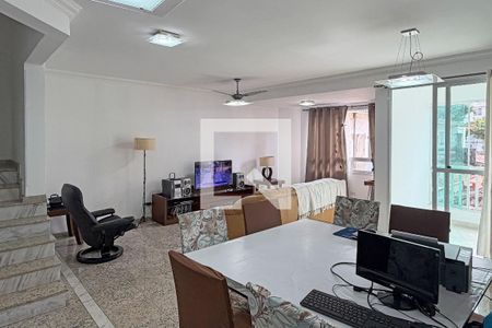 Sala 1 de casa para alugar com 3 quartos, 300m² em Embaré, Santos