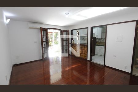 Sala de casa de condomínio para alugar com 3 quartos, 70m² em Portinho, Cabo Frio