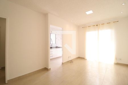 Sala de casa de condomínio para alugar com 2 quartos, 90m² em Aclimação, Uberlândia