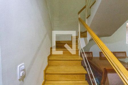 Escada  de casa para alugar com 3 quartos, 220m² em Centro, Diadema