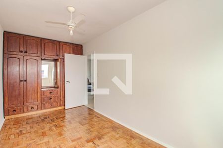 Quarto 2 de apartamento para alugar com 2 quartos, 77m² em Vila Ipiranga, Porto Alegre