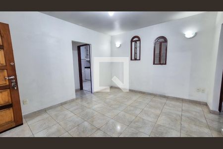Sala de casa para alugar com 2 quartos, 140m² em Olaria, Rio de Janeiro