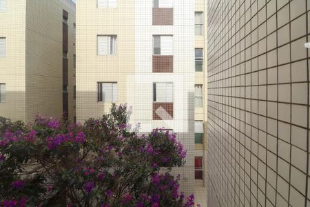 Vista Sala  de apartamento para alugar com 2 quartos, 48m² em Vila Indiana, Taboão da Serra