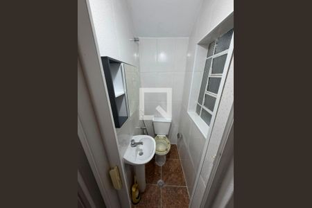 Banheiro de casa para alugar com 3 quartos, 160m² em Vila Antonieta, São Paulo