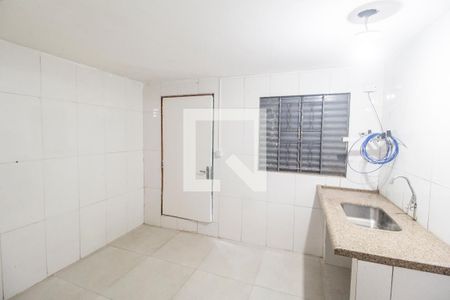 Sala/Cozinha de kitnet/studio para alugar com 1 quarto, 19m² em Parque Jandaia, Carapicuíba