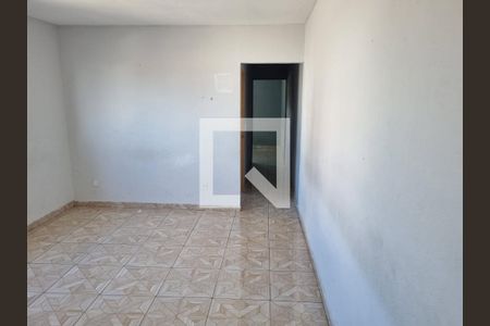 Quarto de casa à venda com 4 quartos, 200m² em Parque Sao Rafael, São Paulo