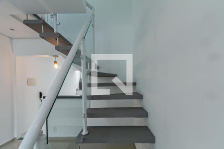 Escada de casa de condomínio à venda com 2 quartos, 89m² em Nova Petrópolis, São Bernardo do Campo