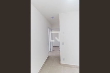 Corredor de apartamento para alugar com 2 quartos, 58m² em Jardim das Belezas, Carapicuíba
