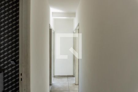 Corredor de apartamento para alugar com 3 quartos, 70m² em Irajá, Rio de Janeiro