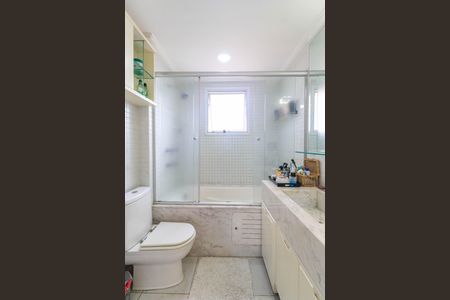 Apartamento à venda com 177m², 3 quartos e 4 vagasBanheiro da Suíte 1