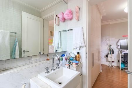 Apartamento à venda com 177m², 3 quartos e 4 vagasBanheiro da Suíte 2