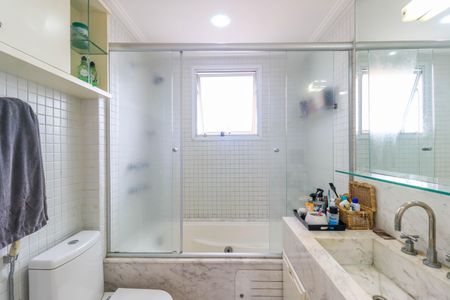 Apartamento à venda com 177m², 3 quartos e 4 vagasBanheiro da Suíte 1