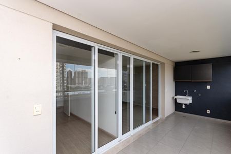 Apartamento à venda com 67m², 2 quartos e 1 vaga Apartamento à venda com 67m², 2 quartos e 1 vagaVaranda