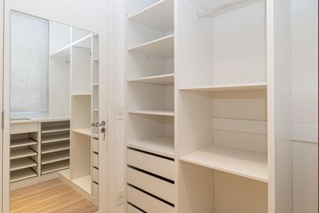Apartamento à venda com 64m², 2 quartos e 1 vagaCloset da suíte
