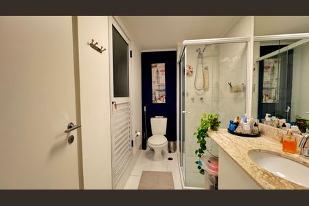 Banheiro de apartamento para alugar com 1 quarto, 40m² em Brooklin Paulista, São Paulo