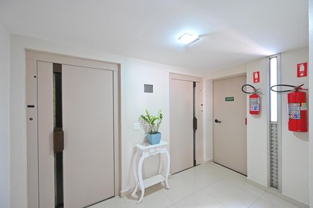 Apartamento à venda com 80m², 3 quartos e 1 vagaHall de entrada 