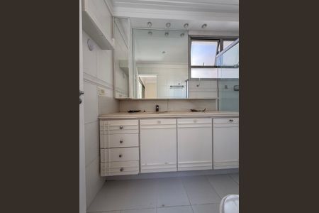 Apartamento para alugar com 180m², 3 quartos e 3 vagas Apartamento para alugar com 180m², 3 quartos e 3 vagasBanheiro social 2