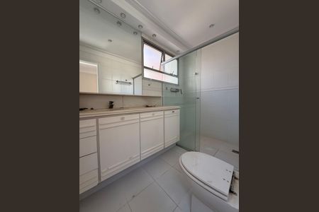 Apartamento para alugar com 180m², 3 quartos e 3 vagas Apartamento para alugar com 180m², 3 quartos e 3 vagasBanheiro social 2