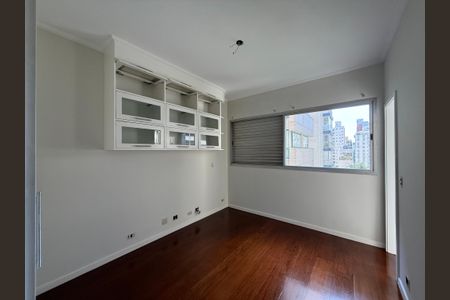 Apartamento para alugar com 180m², 3 quartos e 3 vagas Apartamento para alugar com 180m², 3 quartos e 3 vagasQuarto 2