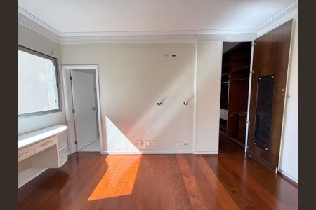 Apartamento para alugar com 180m², 3 quartos e 3 vagas Apartamento para alugar com 180m², 3 quartos e 3 vagasSuíte