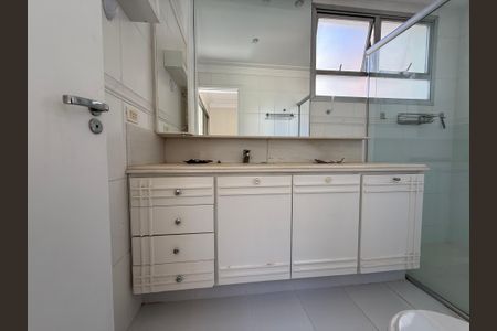 Apartamento para alugar com 180m², 3 quartos e 3 vagas Apartamento para alugar com 180m², 3 quartos e 3 vagasBanheiro social 2