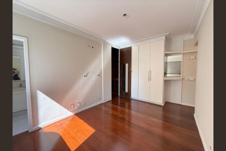 Apartamento para alugar com 180m², 3 quartos e 3 vagas Apartamento para alugar com 180m², 3 quartos e 3 vagasSuíte