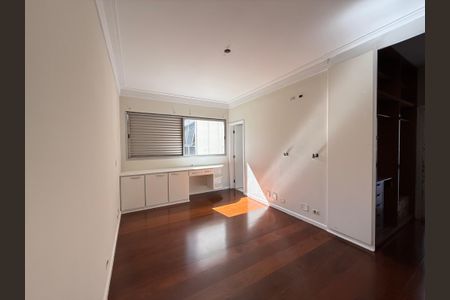 Apartamento para alugar com 180m², 3 quartos e 3 vagas Apartamento para alugar com 180m², 3 quartos e 3 vagasSuíte