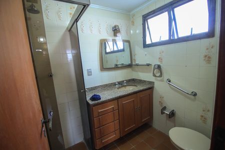Apartamento para alugar com 128m², 3 quartos e 1 vaga Apartamento para alugar com 128m², 3 quartos e 1 vagaBanheiro da Suíte