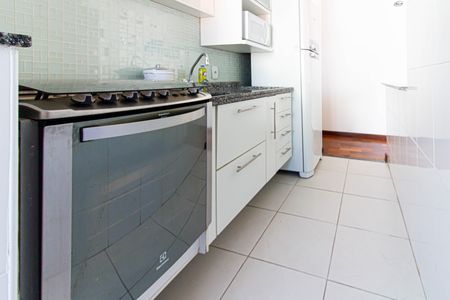 Cozinha de apartamento para alugar com 1 quarto, 42m² em Sumarezinho, São Paulo