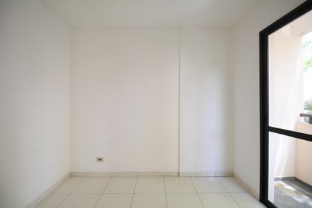 Sala de apartamento para alugar com 3 quartos, 70m² em Jardim Ampliação, São Paulo
