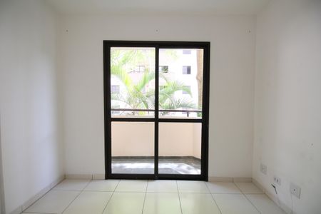 Sala de apartamento para alugar com 3 quartos, 70m² em Jardim Ampliação, São Paulo