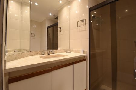 Banheiro da Suíte de apartamento para alugar com 1 quarto, 60m² em Indianópolis, São Paulo