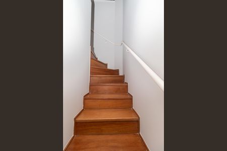 Escada de Acesso ao Dormitório de apartamento à venda com 1 quarto, 56m² em Perdizes, São Paulo